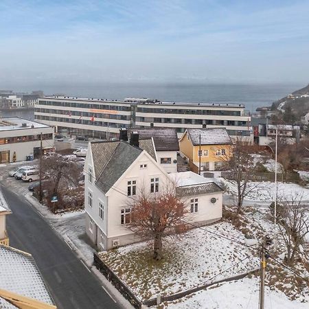 Sentrumsnaer Leilighet Med Hoy Standard Til Utleie. Fosnavag Exterior photo